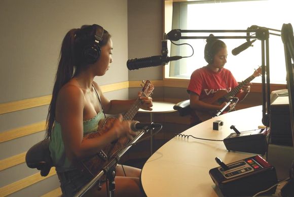 人気急上昇中のハワイのウクレレガールズHonoka & Azita (ホノカ&アジータ)