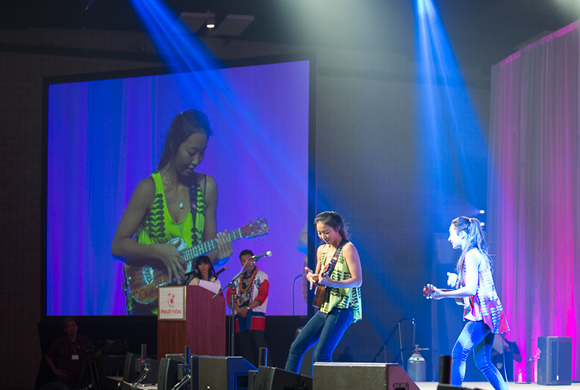 人気急上昇中のハワイのウクレレガールズHonoka & Azita (ホノカ&アジータ)