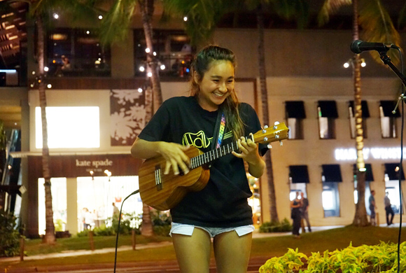 人気急上昇中のハワイのウクレレガールズHonoka & Azita (ホノカ&アジータ)