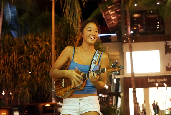 人気急上昇中のハワイのウクレレガールズHonoka & Azita (ホノカ&アジータ)