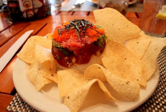 ハワイの新鮮なシーフードが楽しめるレストラン、アンクルズ・フィッシュ・マーケット&グリル