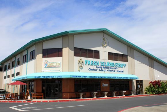 ハワイの新鮮なシーフードが楽しめるレストラン、アンクルズ・フィッシュ・マーケット&グリル