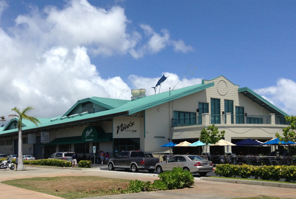 ホノルル港第38埠頭にある、ニコス・ピア38