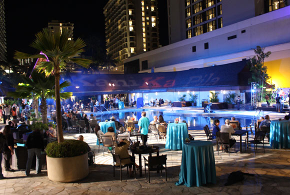 ワイキキビーチの目の前、アウトリガー・リーフ内のカニ・カ・ピラ・グリル