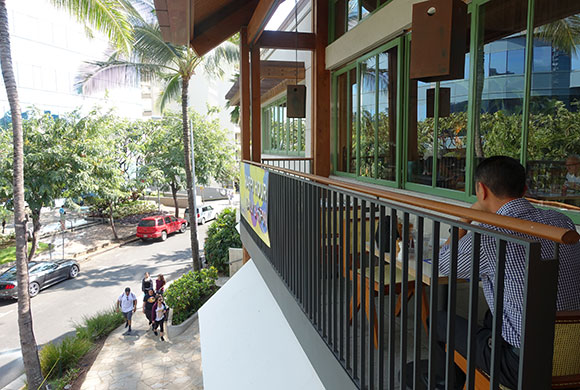 アラモアナ bills、ビルズ、ワイキキ、ハッピーアワー