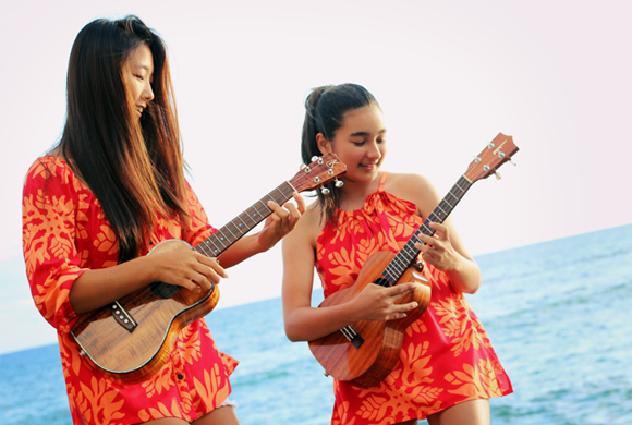 ハワイのウクレレ・ガールズ。ホノカ＆アジータ