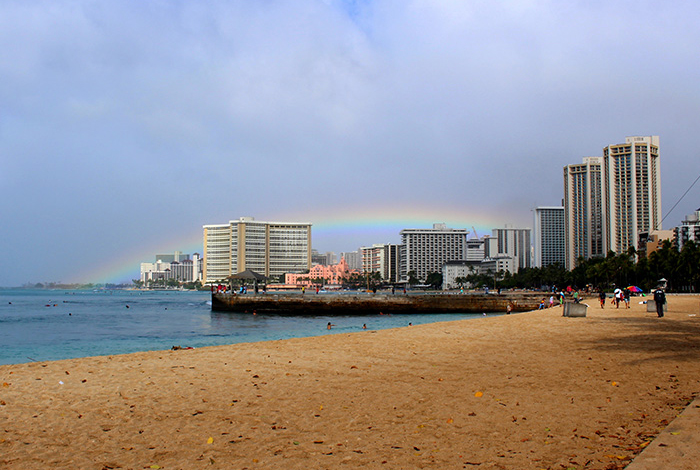 幸せな気分を運んでくれるハワイの虹