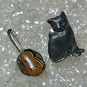 ハワイでゲットしたアンティークのピンバッジ