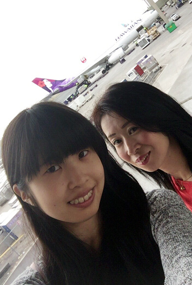 ハワイ旅行に当選した若村さん親子