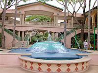 マウイ島のショッピングセンター、ショップス・アット・ワイレア