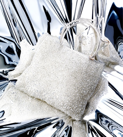 シルバーのバッグはクリスマス・プレゼントに最適!