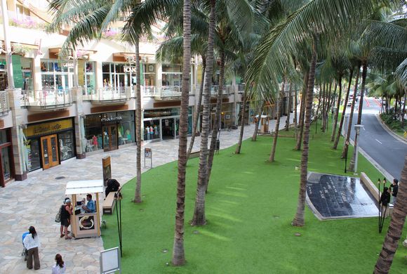 ワイキキ・ビーチ・ウォークでハワイアン音楽の無料コンサート