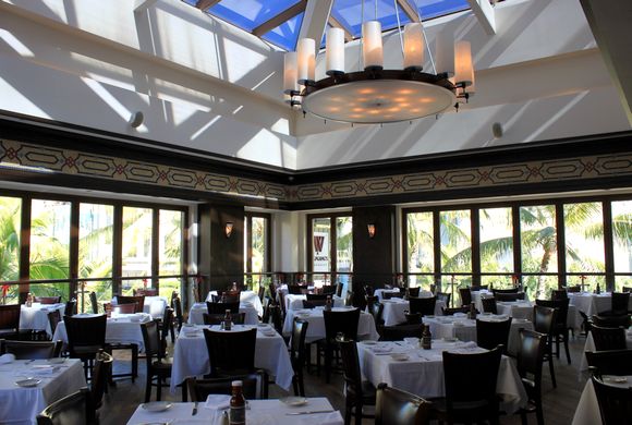 ドライエイジドビーフ、熟成肉のステーキで有名なワイキキのレストラン、ウルフギャング・ステーキハウス