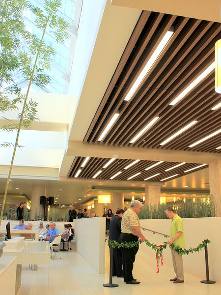 アラモアナセンター内フードコート、マカイ・マーケットが新しくなりました