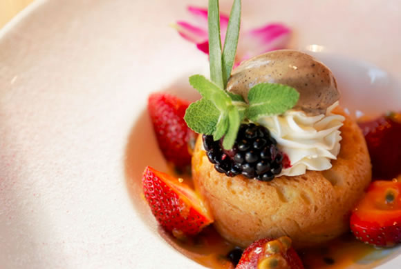 マウイのワイレアやハワイ島のマウナラニで人気、トミー・バハマのレストラン class=