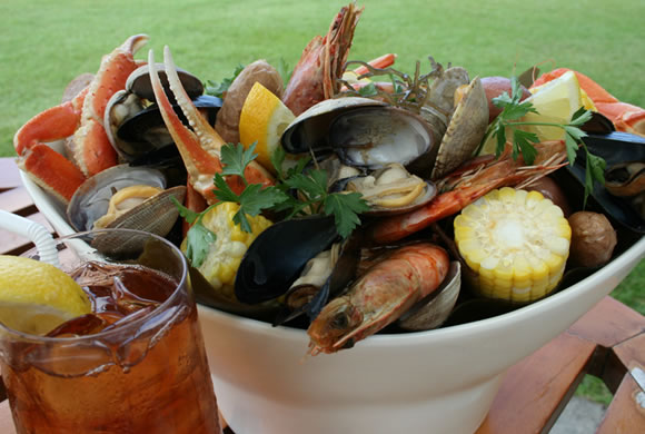 ザ・カハラ・ホテル&'リゾートでグルメを堪能しよう