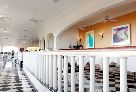 アラモアナセンター内ロンギーズ