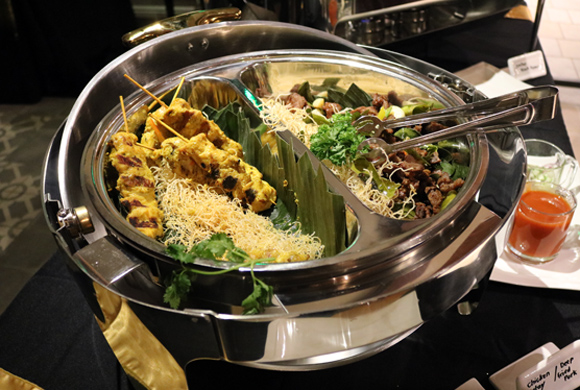 ロイヤルハワイアンセンター、ノイタイ、タイ料理