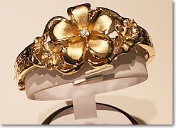 クイーン・カアフマヌ・センター,プライム・ジュエリー,ブレスレット