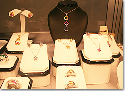 ジュエリー・バイ・レイ&キア